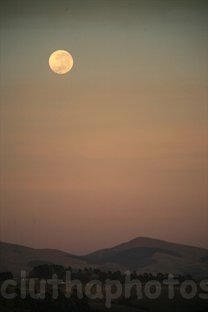 Full moon crepuscular dawn Kuriwao
