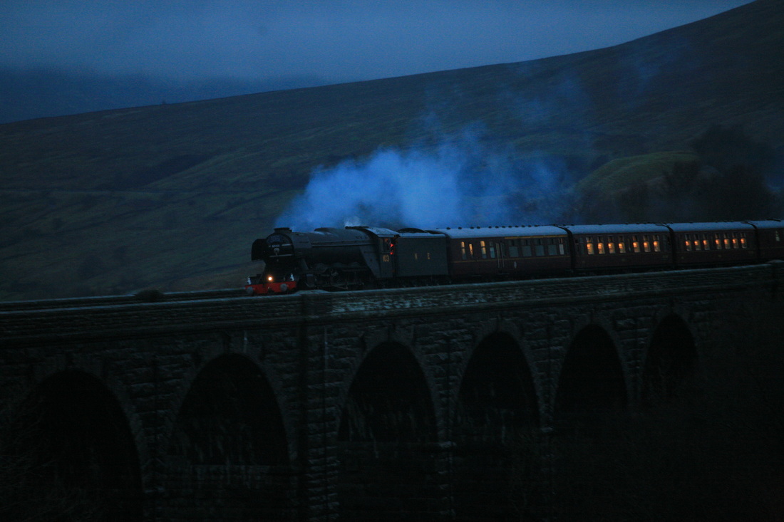 Flying Scotsman,crepuscular,dusk,Dent Head Viaduct,steam train,Yorkshire Dales,night,nocturnal